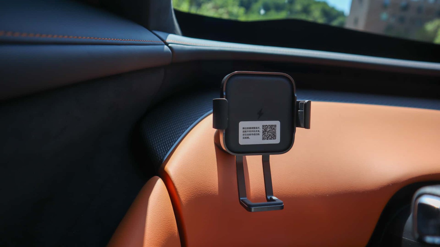 Xiaomi YU7, Kotak Tisu Magnetik, Port Aksesori Bertenaga, Tombol Magnetik Serbaguna, Aplikasi yang dapat dipasang di dok