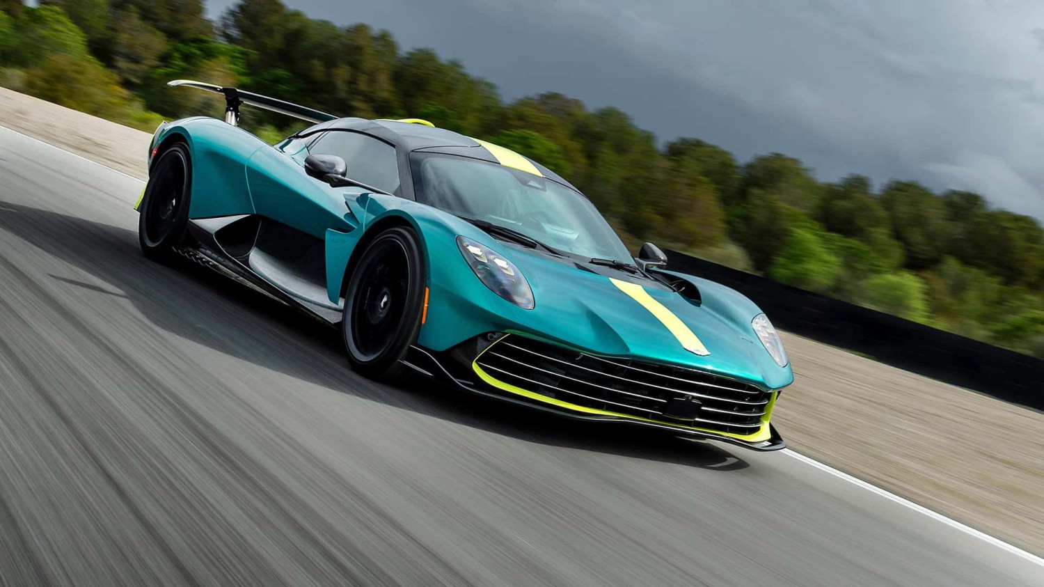 Aston Martin Valhalla: uji validasi akhir
