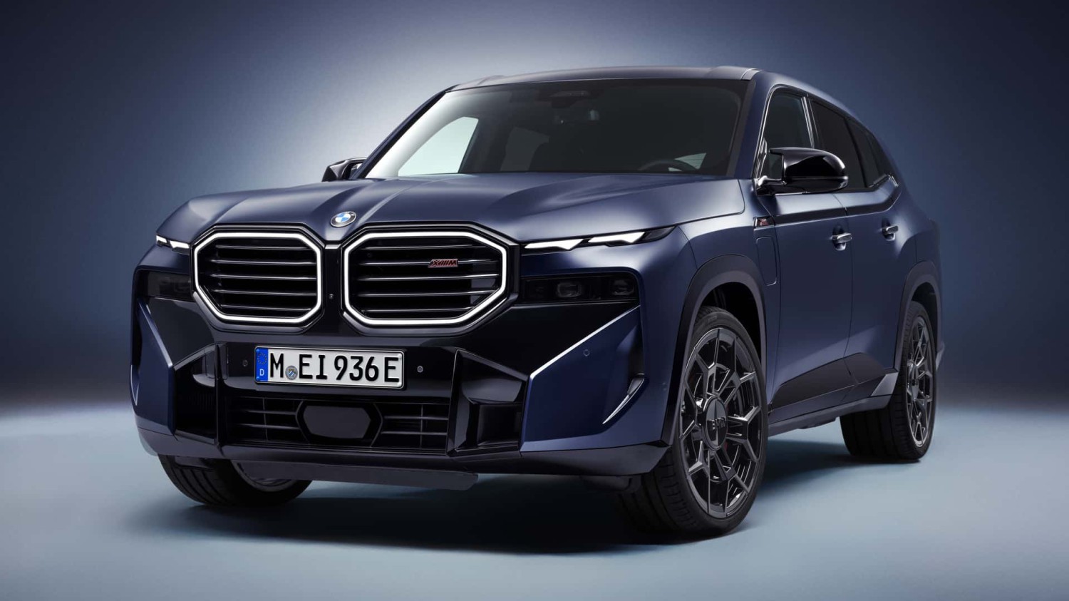 Pilihan Baru yang Dapat Dipilih, Pengisian Daya Onboard yang Lebih Baik, Tanggal Peluncuran &amp; Harga,                          Galeri: BMW XM Label 2026                    