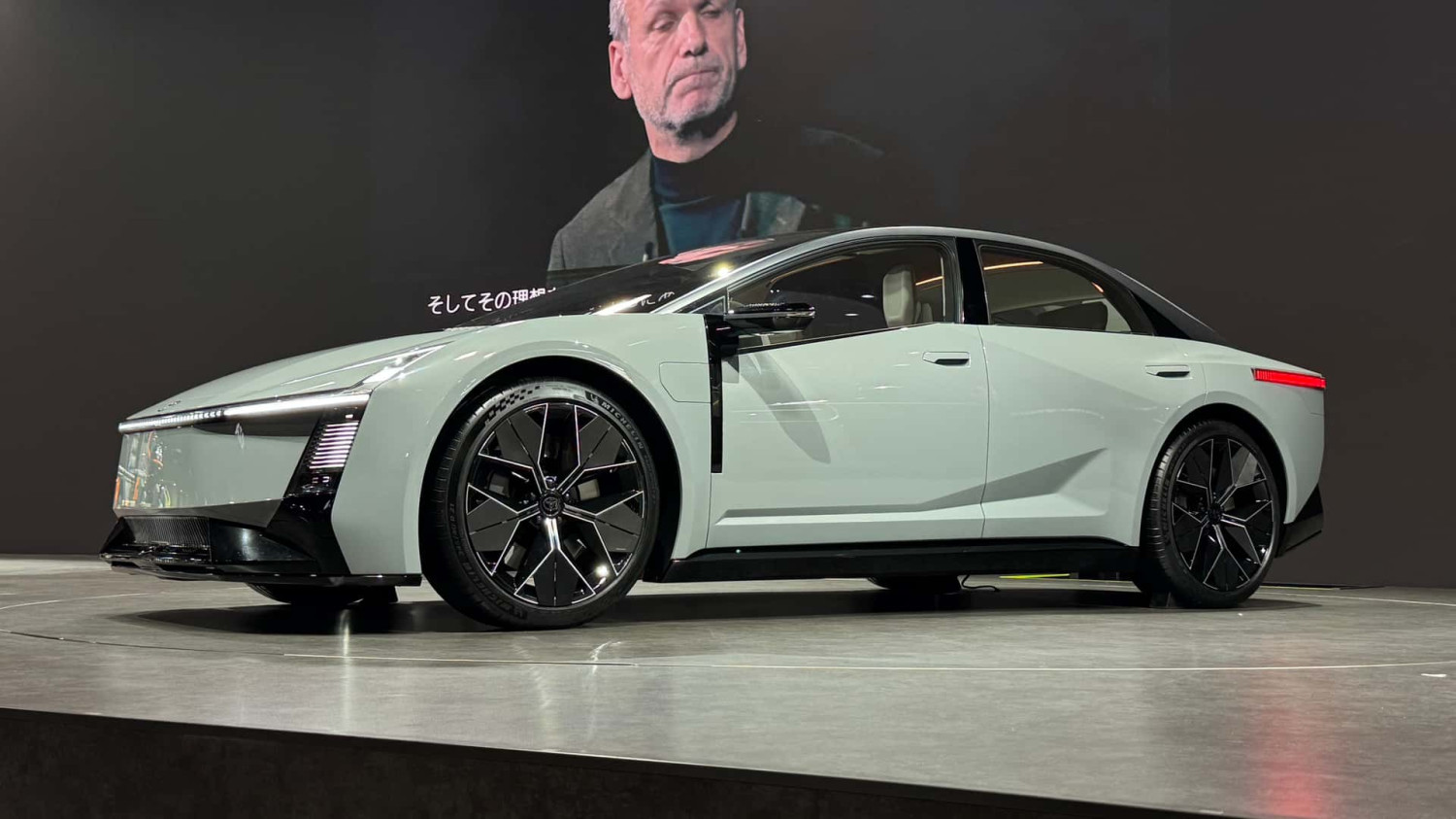 Toyota Corolla Concept, Desain Ulang yang Dramatis, Powertrains Berlimpah,                          Galeri: Toyota Corolla Concept                    , Ketersediaan