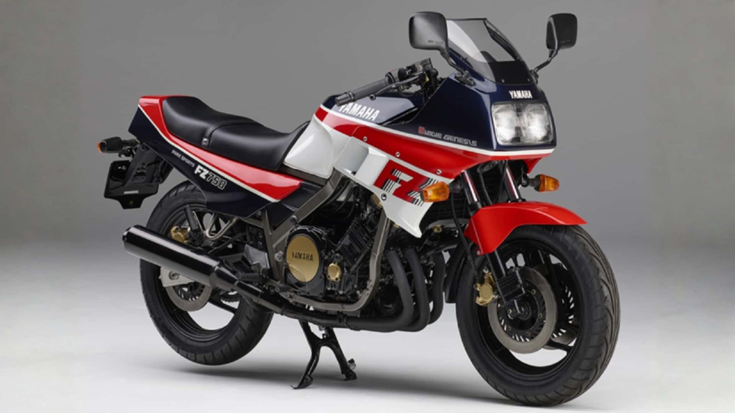 FZR750 memanfaatkan teknologi kepala silinder Genesis milik Yamaha.