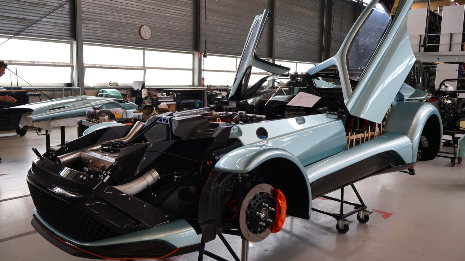 Donkervoort: Melihat di balik layar pembangunan F22,                          Galeri: Donkervoort: Melihat di balik layar pembangunan F22                    , Bukan Kesombongan, Dari Rangka Tubular Kisi hingga Sport Super Ringan, Superkart untuk jalan raya,                          Galeri: Donkervoort F22 (2025)                    , Siapa pun yang mengendarai Donkervoort adalah bagian dari keluarga