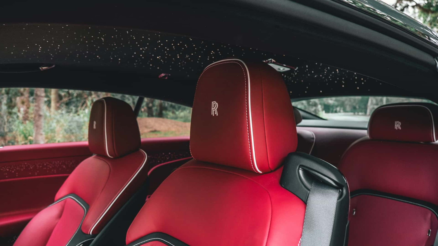 Ulasan Lencana Hitam Rolls-Royce Spectre