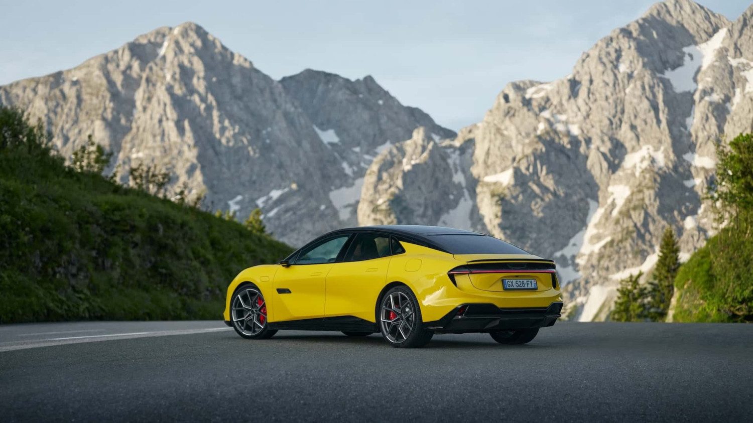 Lotus Emeya, Juara Kecepatan dan Pengisian Daya, On The Road, Penilaian Awal,                          Galeri: Lotus Emeya 2025 First Drive Review                    