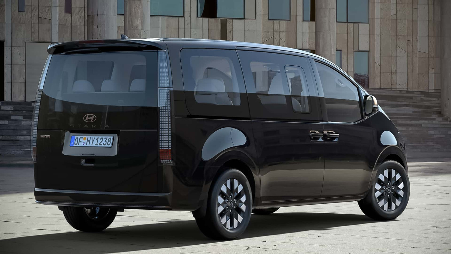 Hyundai Staria Hybrid (2024)