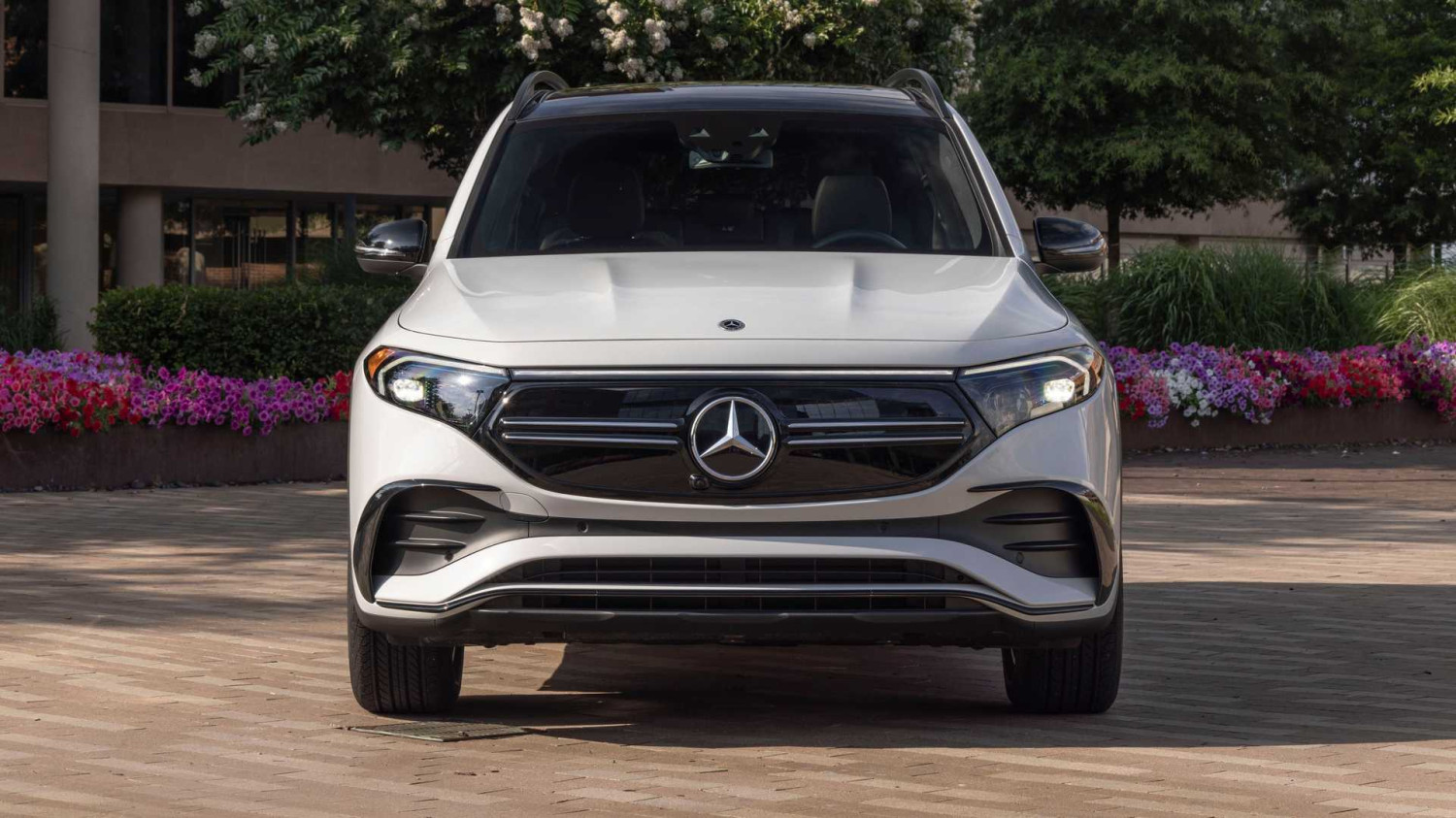 Mercedes-Benz EQB 2023: Uji Coba Pertama