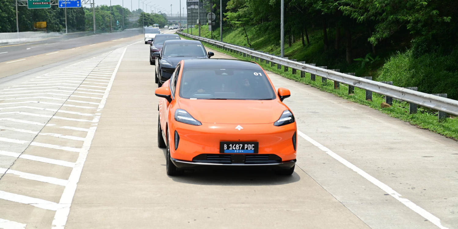 Tak Melulu Mewah, Ini Sejumlah Kekurangan Aion Hyptec HT, Atap Menjadi Sumber Panas, Butuh Adaptasi dengan Sistem AC, Tidak Ada Tombol Fisik, Ventilasi AC Belakang Kurang Efektif, Hanya Tersedia Satu Penyimpanan Tertutup, Visibilitas ke Belakang Sempit