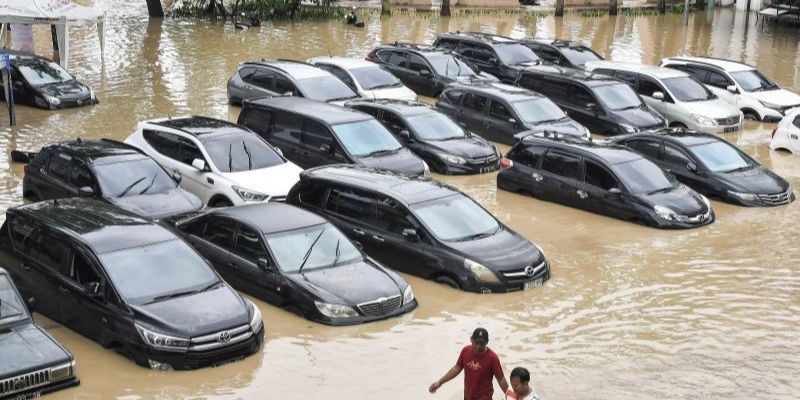 Bahaya Water Hammer: Jangan Nyalakan Mesin Jika Kendaraan Terendam Banjir