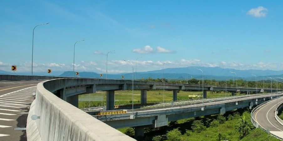 Rest Area Karang Tengah KM 14: Surga Istirahat di Tol Tangerang-Merak!, 1. Lokasi Strategis Rest Area Karang Tengah, 2. Tempat Parkir Luas dan Aman, 3. Fasilitas Toilet yang Bersih dan Nyaman, 4. SPBU 24 Jam dan Minimarket Lengkap, 5. Kuliner, Ibadah, dan Area Istirahat