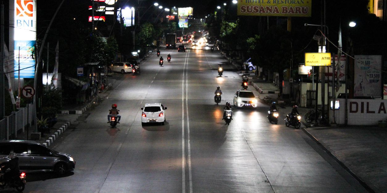 Liburan Keluarga Seru di Guci Tegal: 10 Destinasi Hits yang Wajib Dikunjungi!, 1. Taman Anggrek Guci: Keindahan 4 Hektar Bunga Warna-Warni, 2. Bukit Bintang Guci: Pesona Malam dan Pemandangan Desa, 3. The Baron Hill Guci: Spot Foto Unik dan Instagramable, 4. Golden Park Guci: Wahana Seru untuk Keluarga, 5. Pancuran 13 Guci: Pemandian Air Panas Tanpa Bau Belerang, 6. Hot Water Boom Guci-ku: Kolam Renang dan Wahana Menarik, 7. Pancuran 5 Guci: Suasana Tenang dengan Fasilitas Lengkap, 8. Onsen Omahe Banyu Anget: Sensasi Onsen Jepang di Guci, 9. Bukit Perkasa Guci: Healing di Puncak Bukit Hijau, 10. Guci Forest: Petualangan di Tengah Hutan Pinus