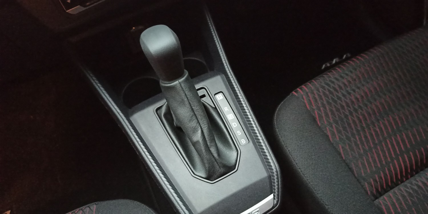Mengatasi Tombol Release Transmisi Matic yang Bermasalah, Mengapa Tombol Release Penting?, Risiko Mengabaikan Kerusakan Tombol, Penggantian Karpet Jadi Pemicu, Pegas Shift Lock Bisa Macet, Tombol Rusak Akibat Komponen Patah, Tanda-Tanda Tombol Transmisi Bermasalah, Dengungan Tanda Kerusakan Komponen, Cara Mencegah Kerusakan Tombol