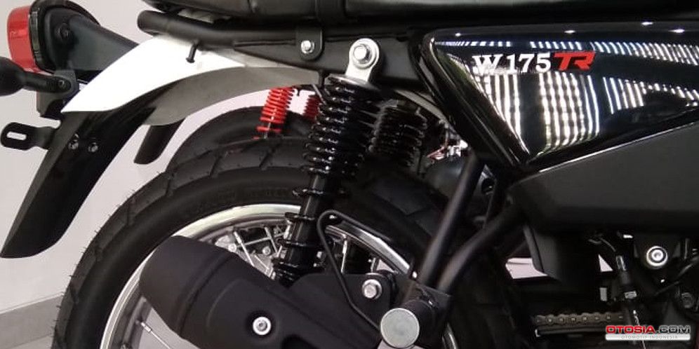 Dampak Buruk Jika Oli Shock Motor Tidak Pernah Diganti, Mengenal Fungsi Penting Oli Shock Motor, Oli Shock dan Stabilitas Saat Berkendara, Panduan Takaran Oli Shock Berdasarkan Jenis Motor, Pilih Jenis Oli Shock Sesuai Rekomendasi Pabrikan, Cara Mengganti Oli Shock Motor dengan Benar, Dampak Buruk Jika Oli Shock Tidak Pernah Diganti