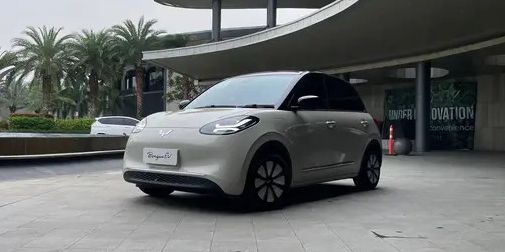 Durasi Terbaik Memanaskan Mobil Sebelum Berkendara, Mengapa Anda Perlu Memanaskan Mobil Sebelum Berkendara?, Durasi Ideal Memanaskan Mobil Berdasarkan Jenis Kendaraan, Manfaat Positif Memanaskan Mobil Secara Rutin, Waspadai Dampak Negatif Memanaskan Mobil Terlalu Lama, Tips Praktis Memanaskan Mobil Anda dengan Benar, Kapan Sebaiknya Anda Langsung Berkendara Tanpa Pemanasan Lama?