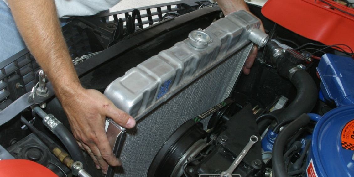Penyebab Radiator Mobil Cepat Panas dan Solusinya, Penyebab Radiator Cepat Panas, Peran Air Radiator dalam Pendinginan Mesin, Masalah Umum pada Selang Radiator, Cara Mengidentifikasi Kebocoran Selang Radiator, Langkah Mengatasi Radiator Cepat Panas, Pentingnya Servis Berkala Sistem Pendingin, Fungsi Kipas Radiator dalam Sistem Pendinginan
