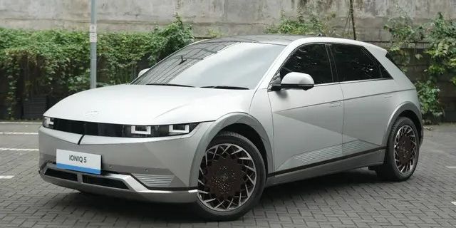 Cara Mematikan Alarm Mobil Tanpa Remote dengan Mudah, Penyebab Alarm Mobil Berbunyi Terus, Menyalakan Mobil untuk Mematikan Alarm, Mematikan Alarm dengan Kunci Pintu Manual, Cara Ampuh Mematikan Alarm dengan Kunci Starter, Reset Kelistrikan dengan Melepas Terminal Aki, Melepas Sekring Alarm Mobil, Mengganti Baterai Remote Alarm, Mengaktifkan Mode Silent pada Alarm