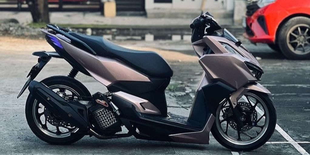 Rekomendasi Bahan Stiker untuk Bodi Motor yang Keren dan Tahan Lama, Kodak Paper: Pilihan Tepat untuk Tampilan Seperti Motor Baru, Stiker Ritrama: Solusi Ekonomis untuk Ganti Tema Berkala, Oracal: Bahan Stiker Premium untuk Tampilan Elegan, Scotlite: Efek Menyala yang Unik untuk Motor Malam Hari, Glitter: Efek Glamor dan Mewah untuk Tampilan Berbeda, D-Cifix: Lapisan Dasar untuk Hasil Modifikasi Lebih Rapi, Cara Memilih Bahan Stiker Motor yang Tepat Sesuai Kebutuhan