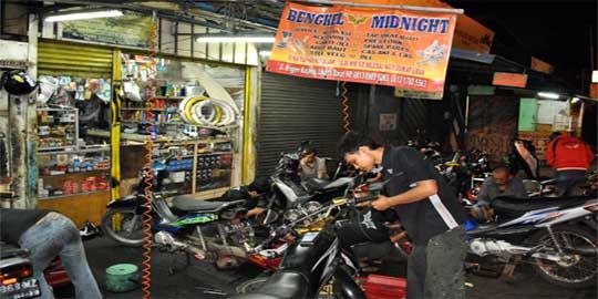 Motor Mogok? Tenang! Cari Bengkel Motor Terdekat Pakai Google Maps, Anti Ribet!, 1. Cara Cepat Cari Bengkel Motor Terdekat Lewat Google Maps, 2. Pentingnya Mengaktifkan GPS Saat Mencari Bengkel Motor, 3. Kata Kunci Tepat untuk Menemukan Bengkel Motor Terdekat, 4. Tips Memilih Bengkel Motor Terdekat Agar Tidak Salah Pilih, 5. Cek Layanan Bengkel Motor Sebelum Datang
