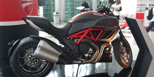 Perbedaan Baut Bodi dan Mesin Motor yang Wajib Diketahui, Kenapa Penting Memahami Perbedaan Baut Bodi dan Mesin Motor?, Fungsi dan Letak Penggunaan Baut Motor yang Wajib Kamu Tahu, Bahan Penyusun Baut Mesin vs Baut Bodi Motor, Konstruksi dan Kekuatan Fisik Baut Mesin dan Baut Bodi, Perbedaan Ulir (Drat) Baut Bodi dan Mesin Motor, Jenis Drat: Halus vs Kasar, Mana yang Digunakan dan Kenapa?, Ukuran Baut Motor: Mana yang Lebih Besar dan Kenapa?, Torsi Pemasangan: Bedanya Baut Mesin dan Baut Bodi, Tips Memilih Jenis Baut Motor yang Tepat Sesuai Kebutuhan, Rekomendasi Perawatan Baut Motor Agar Tetap Awet