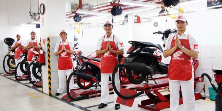 Perkiraan Biaya Turun Mesin Motor: Apa yang Perlu Diketahui?, Berapa Biaya Turun Mesin Motor? Ini Perkiraan Lengkapnya, Apa Itu Turun Mesin Motor dan Kapan Perlu Dilakukan?, Jenis dan Kapasitas Mesin, Pengaruh Langsung ke Biaya Turun Mesin, Seberapa Parah Kerusakan Mesin Motor Anda?, Spare Part Ori vs Aftermarket: Mana yang Lebih Hemat?, Bengkel Resmi vs Bengkel Umum: Mana yang Lebih Terjangkau?, Tips Menghemat Biaya Turun Mesin Motor Sejak Dini, Jangan Sepelekan Oli Mesin: Ini Dampaknya ke Biaya Turun Mesin, Bahan Bakar Sesuai Spesifikasi = Mesin Lebih Awet, Beban Berlebih Bisa Bikin Mesin Jebol, Ini Penjelasannya, Kerusakan Kecil Jangan Dibiarkan, Bisa Berujung Turun Mesin