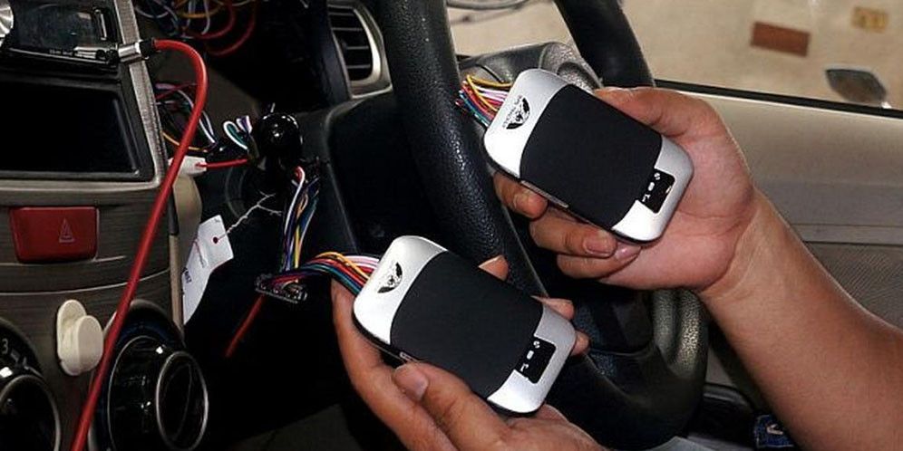 Panduan Memilih GPS Tracker Mobil yang Tepat, 1. Fitur Utama yang Harus Dimiliki, 2. Aspek Teknis dan Keamanan, 3. Ketahanan dan Desain, 4. Fitur Tambahan yang Berguna, 5. Keamanan Data dan Garansi