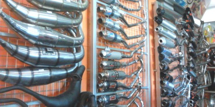 Awas Kena Tipu! Cara Mudah Bedakan Sparepart Palsu Biar Gak Boncos, Jangan Sampai Tertipu: Begini Cara Mengenali Sparepart Motor Asli, Cek Kode dan Nomor Seri Sparepart Motor, Bedakan dari Kemasan: Hologram dan Kualitas Kardus Jadi Kuncinya, Sparepart Motor Asli Pasti Bergaransi Resmi, Ketahui Spesifikasi dan Fisik Sparepart Sebelum Membeli, Jangan Tertipu Harga! Ini Patokan Harga Sparepart Asli, Hanya Beli dari Website Resmi atau Marketplace Terpercaya, Kenali Toko dan Penjual Resmi Sparepart Motor, Hindari Risiko! Bahaya Memakai Sparepart Motor Palsu, Tips Praktis Memeriksa Keaslian Sparepart Motor Sebelum Bayar