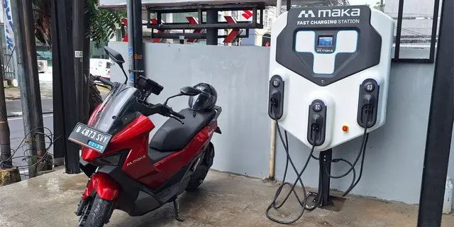 Petaka Penjualan Motor Listrik Indonesia Ambruk Tinggal 2.000 Unit, Produsen-Konsumen Bingung, Lonjakan Tajam 2024 Kini Merosot di 2025, Desak Kepastian Kebijakan Sebelum Semester I Berakhir, Konsumen Mulai Ragu untuk Membeli Sekarang, Optimisme di Tengah Ketidakpastian Ekosistem, Industri Butuh Kepastian, Bukan Sekadar Janji