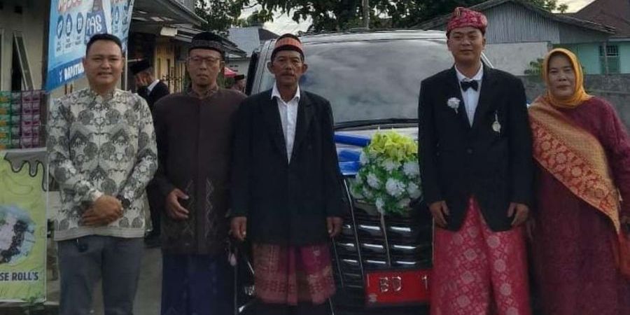Bukan Cuma Pejabat, Sekarang Warga Biasa Bisa Naik Alphard Gubernur untuk Nikahan