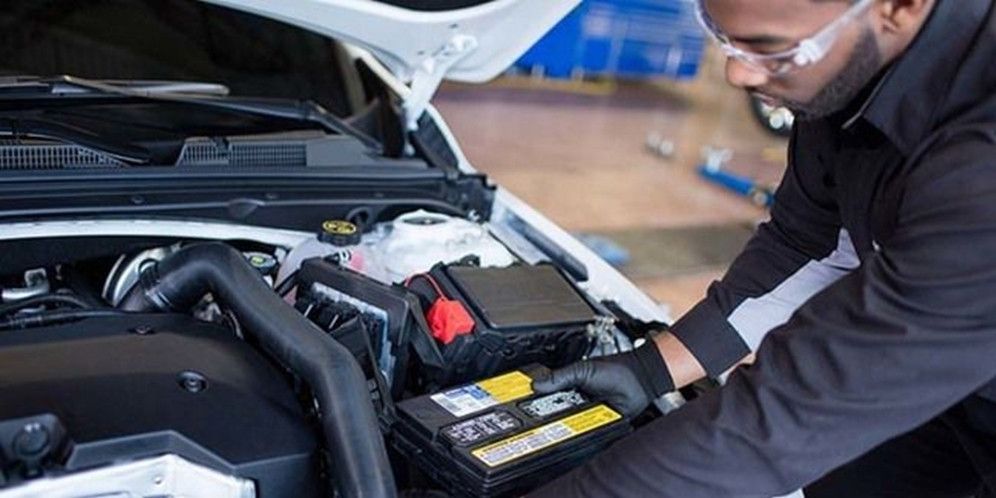 Rahasia Perawatan Aki Agar Tetap Prima dan Awet, Kenali Penyebab Utama Aki Cepat Soak pada Kendaraan Anda, Pentingnya Memeriksa Level Cairan Elektrolit Aki, Sistem Pengisian Listrik yang Bermasalah Bisa Merusak Aki, Gunakan Air Aki Zuur Berkualitas Sesuai Rekomendasi, Hindari Penggunaan Aksesori Listrik Berlebihan, Jangan Biasakan Starter Berulang Kali Saat Mesin Sulit Menyala, Perhatikan Self Discharge Saat Kendaraan Jarang Digunakan, Suhu Lingkungan yang Tinggi Mempercepat Penurunan Daya Aki