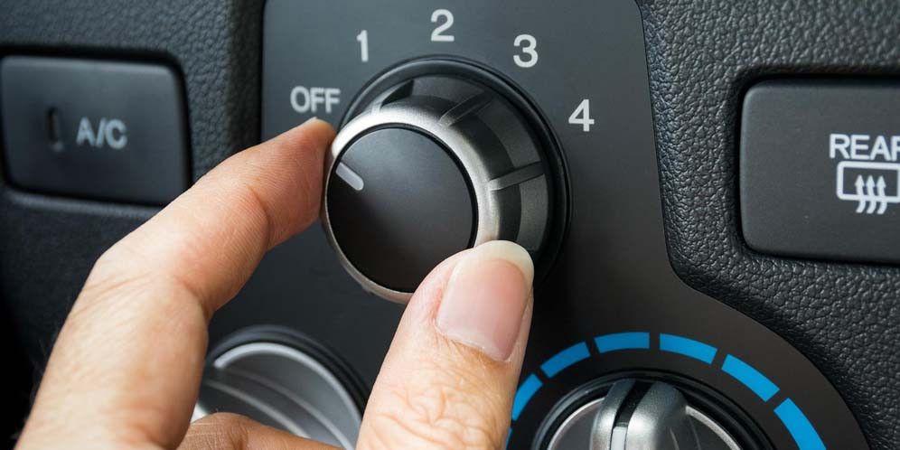 Ciri-Ciri Kompresor AC Mobil Rusak dan Dampaknya yang Perlu Diketahui, Bunyi Kasar Saat AC Menyala? Waspadai Kompresor Rusak, AC Mobil Tidak Lagi Sejuk? Ini Tanda Tekanan Kompresor Melemah, Kenali Risiko Kebocoran Refrigerant dari Kompresor yang Bermasalah, Suhu AC yang Naik-Turun? Cek Magnetic Clutch Kompresor, Freon Mobil Cepat Habis? Kompresor Bisa Jadi Biangnya, Evaporator Tidak Dingin: Bukti Refrigerant Tidak Tersalurkan, Filter AC Kotor Bisa Memperparah Kerusakan Kompresor, Mesin Mobil Bergetar Saat AC Menyala? Kompresor Bisa Jadi Penyebabnya, Ini Dampak Fatal Jika Kompresor AC Rusak Dibiarkan Terus