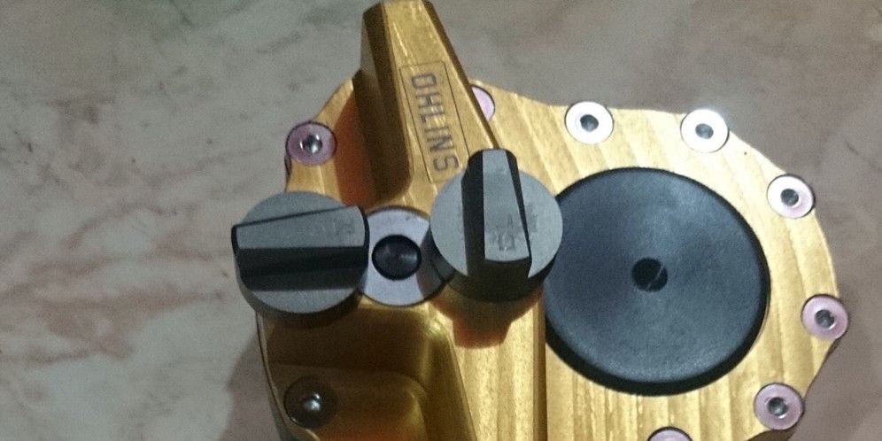 Mengenal Stabilizer Motor: Fungsi dan Manfaat Menggunakannya untuk Kenyamanan Berkendara, Apa Itu Stabilizer Motor dan Mengapa Komponen Ini Penting?, Fungsi Utama Stabilizer Motor: Lebih dari Sekadar Peredam Getaran, Cara Kerja Stabilizer Motor: Sistem Hidrolik yang Menjaga Stabilitas, Jenis-Jenis Stabilizer Motor Berdasarkan Lokasi dan Fungsi, Stabilizer Motor dan Manfaatnya bagi Pengendara Motor Sport, Pengaruh Stabilizer Terhadap Kenyamanan di Jalanan Tidak Rata, Pengaturan Tingkat Kekerasan Stabilizer: Apa Itu Sistem Klik?, Stabilizer Motor Sebagai Aksesoris Tambahan: Fungsi Estetik dan Fungsional, Ukuran dan Pemilihan Stabilizer yang Tepat Sesuai Tipe Motor, Peran Stabilizer Sebagai Pemberat: Menjaga Keseimbangan Stang Motor, Tips Pemasangan Stabilizer Motor agar Maksimal dan Aman