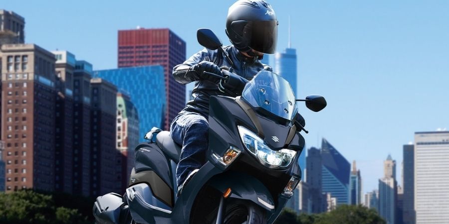Suzuki Rilis Skuter 125cc Bergaya Mewah, Lebih Unggul dari Honda Vario?, Desain Mewah yang Memikat di Setiap Sudut, Performa Mesin yang Efisien dan Andal, Suspensi dan Fitur Berkendara yang Mendukung Kenyamanan, Fitur Tambahan yang Lengkap dan Praktis, Pilihan Warna dan Harga Jual Resmi