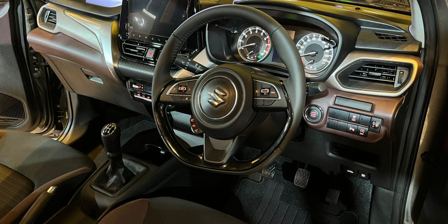 Power Steering Mobil: Kenali Jenis dan Perawatan untuk Kenyamanan Berkendara, Pengertian Power Steering Mobil, Cara Kerja Power Steering Hidrolik, Jenis-Jenis Power Steering Mobil, Keunggulan EPS Dibanding Hidrolik, Komponen Penting Power Steering, Tanda Kerusakan Power Steering, Tips Merawat Power Steering Mobil