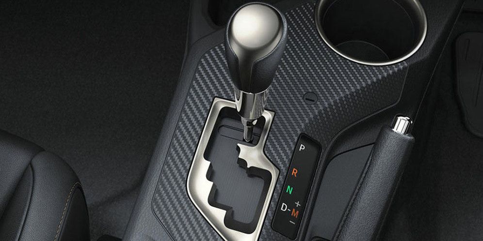 Posisi Gigi Mobil Matic Saat Parkir: Tips Aman dan Trivia Menarik, 1. Posisikan Tuas Persneling pada P (Park), 2. Aktifkan Rem Tangan Secara Maksimal, 3. Pilih Permukaan Parkir yang Rata dan Stabil, 4. Cek Indikator Parkir pada Dashboard, 5. Kombinasikan Posisi Gigi dan Rem Tangan dengan Benar