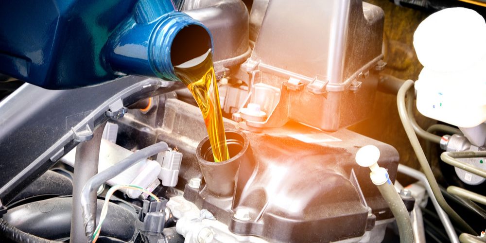 7 Tips Memilih Oli Mesin Diesel untuk Mobil Agar Kinerja Optimal, 1. Kenali Karakteristik Khusus Oli Mesin Diesel, 2. Pahami Spesifikasi Mesin dan Rekomendasi Pabrikan, 3. Pilih Viskositas Oli yang Tepat Sesuai Kebutuhan, 4. Keunggulan Oli Sintetis untuk Mesin Diesel, 5. Pastikan Oli Memiliki Sertifikasi Internasional, 6. Pentingnya Memilih Merek Oli yang Terpercaya, 7. Jangan Abaikan Jadwal Ganti Oli Mesin Diesel, 8. Konsultasikan Pilihan Oli dengan Teknisi Profesional, 9. Panduan Lengkap Kode API pada Oli Mesin Diesel, 10. Jenis-Jenis Oli Diesel Berdasarkan Kebutuhan Kendaraan, 11. Perbedaan Antara Oli Mesin Diesel dan Bensin, 12. Tips Menyimpan dan Mengelola Oli Mesin Diesel di Rumah