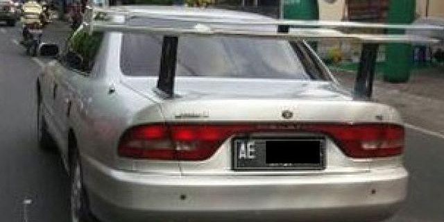 Fungsi Spoiler Mobil yang Jarang Diketahui: Lebih dari Sekadar Aksesori, Spoiler Mobil: Bukan Sekadar Aksesori Tampilan Sporty, Fungsi Utama Spoiler: Membantu Aerodinamika dan Tekanan Bawah Mobil, Spoiler Membantu Menangkis Kotoran dan Debu pada Kaca Belakang, Peran Spoiler dalam Meningkatkan Kontrol Pengemudi di Kecepatan Tinggi, Pemasangan Spoiler Harus Presisi agar Fungsinya Maksimal, Jenis Spoiler Mobil dan Fungsinya: Belakang vs Depan, Spoiler Belakang: Menjaga Traksi dan Estetika Kendaraan, Spoiler Depan: Menekan Udara Bawah dan Tingkatkan Efisiensi, Tips Memilih Spoiler Mobil yang Tepat Sesuai Tipe Kendaraan, Spoiler dan Spooring: Kombinasi Ideal untuk Performa Mobil Lebih Baik