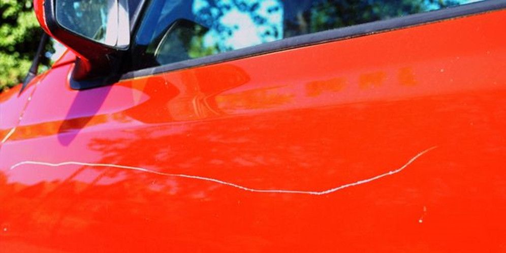 Cara Menghilangkan Baret pada Mobil dengan Mudah dan Efektif, Cek Apakah Itu Benar-Benar Baret, Tentukan Kedalaman Goresan, Gunakan Kompon Poles Mobil, Bersihkan Sisa Kompon dengan Air, Ulangi Hingga Hasil Sempurna, Alternatif Bahan Rumahan yang Tersedia, Gunakan Produk Sesuai Jenis Cat, Hindari Penyebab Umum Baret
