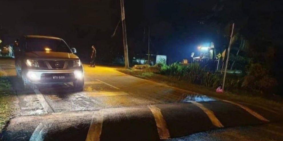 Tips Aman Melewati Polisi Tidur untuk Mobil dan Motor, Hindari Pengereman Mendadak Sebelum Melewati Polisi Tidur, Jaga Kecepatan Mobil Tetap Stabil Saat Melewati Polisi Tidur, Jaga Jarak Aman dengan Kendaraan di Depan, Lepaskan Pedal Gas Jika Polisi Tidur Tidak Terlihat, Waspada Saat Mengemudi di Malam Hari, Gunakan Teknik Diagonal untuk Polisi Tidur Tidak Standar
