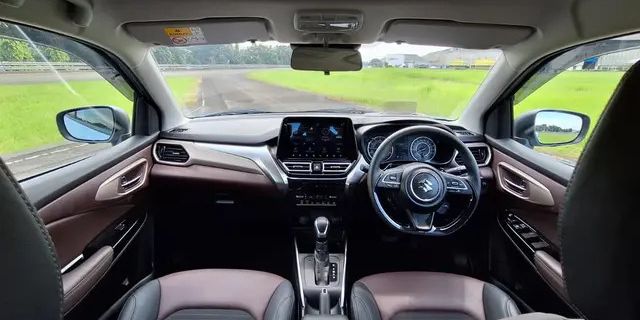 Panduan Kilat: Tips Efektif Belajar Mengemudi Mobil, Belajar Bersama Instruktur Terpercaya, Pentingnya Jadwal Latihan Konsisten, Menguasai Dasar Sebelum Melaju, Latihan di Beragam Kondisi Jalan, Keselamatan sebagai Prioritas Utama, Evaluasi dan Visualisasi Usai Latihan, Atasi Rasa Takut dengan Bertahap, Dukungan Keluarga dan Teman Penting, Jangan Lupa Istirahat Cukup, Tetapkan Target Belajar yang Realistis