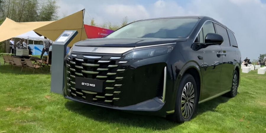 BYD M9 Siap Go Global! Minivan Mewah Harga Rp500 Jutaan Punya Fitur Kejutan, Harga Kompetitif BYD M9 di Kelas Minivan Mewah, Fitur Mewah dan Kabin Luas BYD M9, Spesifikasi Teknis BYD M9 yang Mumpuni, Strategi Pemasaran Global BYD M9, Target Pasar dan Ambisi Penjualan BYD M9