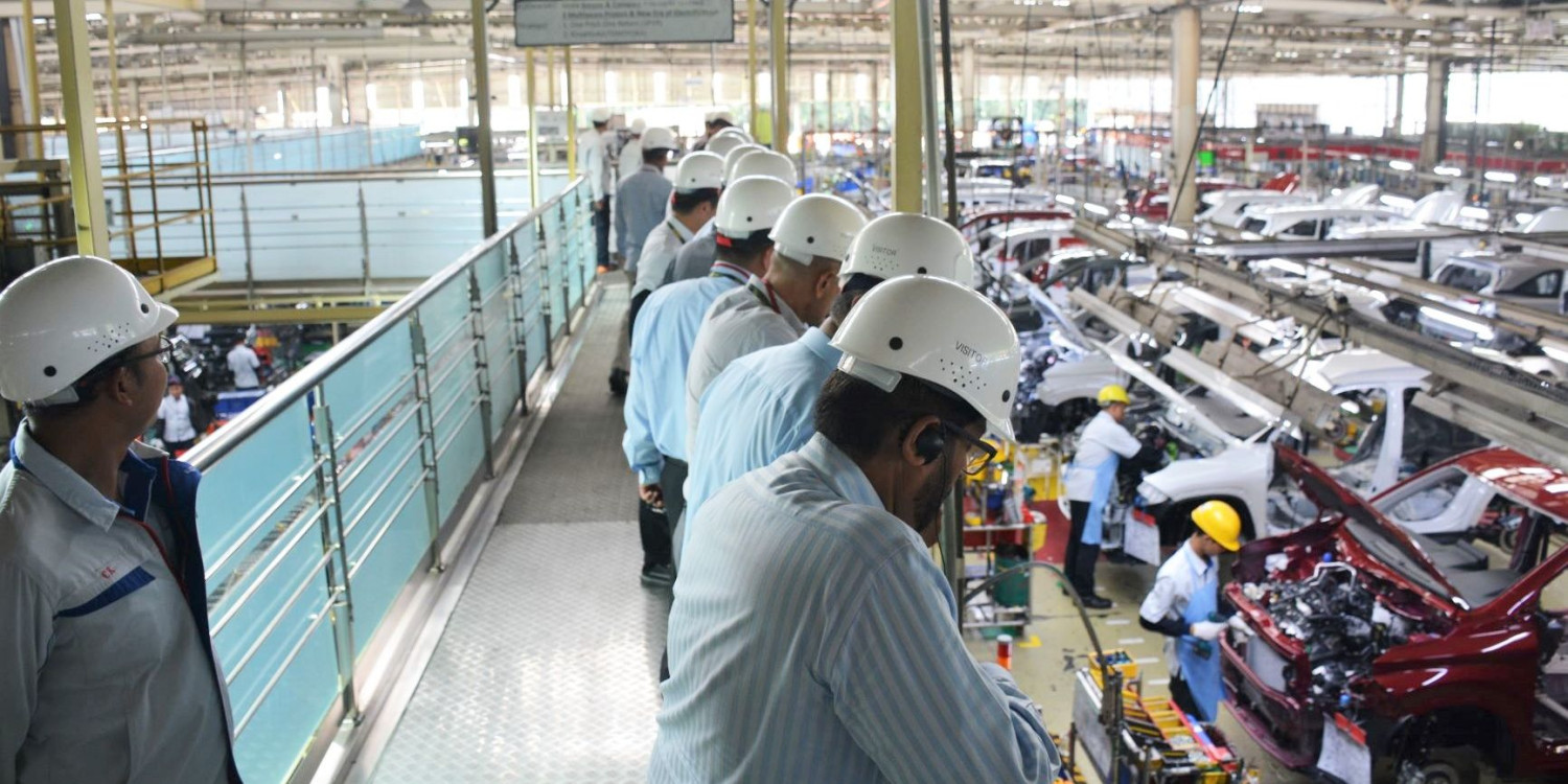 Bagaimana Bisa Hasil Produksi Toyota TMMIN Laris Manis di Dunia? Ternyata Dari Sini Mulanya, Distribusi Global, Komitmen yang Mengakar dari Pabrik, Dari Engineering ke Produksi: Kualitas yang Terukur, Tidak Takut Recall, Justru Bertanggung Jawab, SDM sebagai Akar Kualitas: We Make People Before We Make Product, Kaizen dan Kualitas Tanpa Henti untuk Masa Depan Mobilitas