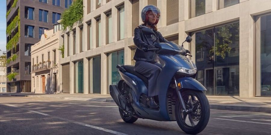 SH350i 2025 Resmi Meluncur, Skutik Baru Honda dengan Performa dan Fitur Jauh di Atas Ekspektasi, Desain dan Pembaruan Visual SH350i 2025, Mesin dan Performa SH350i 2025, Fitur dan Teknologi Canggih SH350i 2025, Kaki-Kaki dan Pengereman SH350i 2025, Harga dan Ketersediaan SH350i 2025