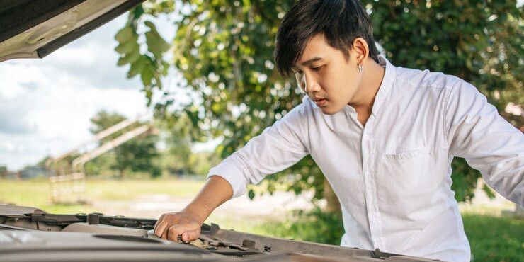 Mengatasi Mobil Tidak Bisa Distarter &amp; Lampu Indikator Mati: Penyebab dan Solusi, Penyebab Mobil Tidak Bisa Distarter dan Lampu Indikator Mati, Aki Mobil Lemah atau Rusak, Kabel Aki Longgar atau Terputus, Solenoid Starter Mengalami Kerusakan, Sakelar Posisi Netral atau Parkir Bermasalah, Kerusakan pada Ignition Switch atau Kunci Kontak, Cara Mengatasi Mobil Tidak Bisa Distarter dan Lampu Indikator Mati, 1. Cek dan Tes Tegangan Aki, 2. Periksa Kondisi dan Sambungan Kabel, 3. Cek Fungsi Solenoid Starter, 4. Periksa Saklar Posisi Transmisi, 5. Evaluasi Kondisi Ignition Switch