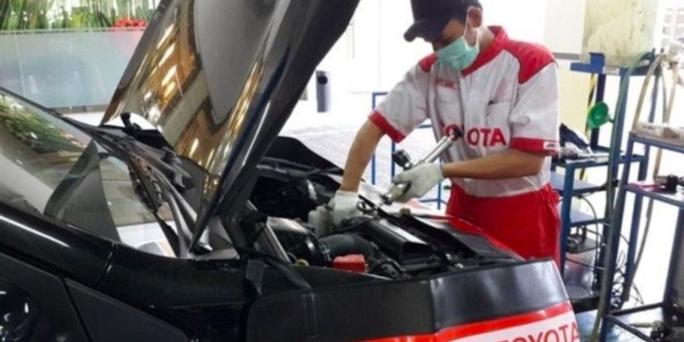 Overhaul Mesin Mobil: Proses Perbaikan Besar untuk Performa Optimal, Apa Itu Overhaul? Pahami Pengertian dan Fungsinya, Tujuan Overhaul: Kenapa Mesin Perlu Diperbaiki Menyeluruh?, Tanda-Tanda Mesin Mobil Perlu Di-Overhaul Segera, Proses Overhaul Mobil: Langkah demi Langkah yang Harus Diketahui, Komponen Apa Saja yang Umumnya Di-Overhaul?, Kapan Waktu yang Tepat untuk Melakukan Overhaul Mesin Mobil?, Perbedaan Overhaul Ringan dan Overhaul Total: Mana yang Dibutuhkan?, Risiko Menunda Overhaul: Kerusakan Lebih Parah dan Biaya Membengkak, Tips Merawat Mesin Mobil agar Tidak Sering Overhaul, Overhaul Mesin Mobil: Investasi atau Pengeluaran?