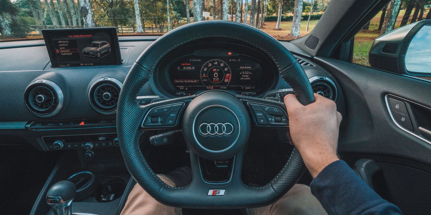 Penyebab Klakson Mobil Tidak Bunyi dan Cara Mengatasinya, Kabel Klakson Putus, Sakelar Klakson Mengalami Kerusakan, Relay Klakson Sudah Lemah, Switch Klakson Tidak Berfungsi, Sekring Mobil Bermasalah, Gangguan dari Sistem Airbag, Bahaya Tanpa Klakson yang Aktif, Klakson Tidak Bisa Memberi Peringatan, Langkah Mengecek Kabel Klakson, Pemeriksaan Relay dan Sekring, Deteksi Masalah Switch Klakson, Servis ke Bengkel Resmi