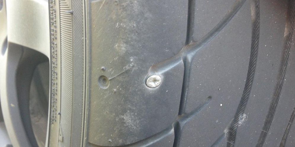 Perbedaan Antara Ban Tubeless dan Ban Biasa: Mana yang Lebih Awet?, Apa Itu Ban Tubeless dan Ban Biasa? Kenali Dulu Sebelum Membeli, Material dan Komponen: Fondasi Utama yang Membedakan, Perbandingan Daya Tahan: Mana yang Lebih Awet dan Tangguh?, Pengaruh Medan Jalan terhadap Ban Tubeless dan Ban Biasa, Harga Ban Tubeless vs Ban Biasa: Mana yang Lebih Ekonomis?, Kelebihan Ban Tubeless Dibandingkan Ban Biasa, Cara Membedakan Ban Tubeless dan Ban Biasa dengan Mudah, Tips Merawat Ban Tubeless dan Ban Biasa Agar Awet, Hindari Jalan Rusak: Salah Satu Kunci Merawat Ban Mobil, Pentingnya Servis Berkala untuk Menjaga Kualitas Ban, Pilih Ban Sesuai Jenis Kendaraan dan Gaya Berkendara
