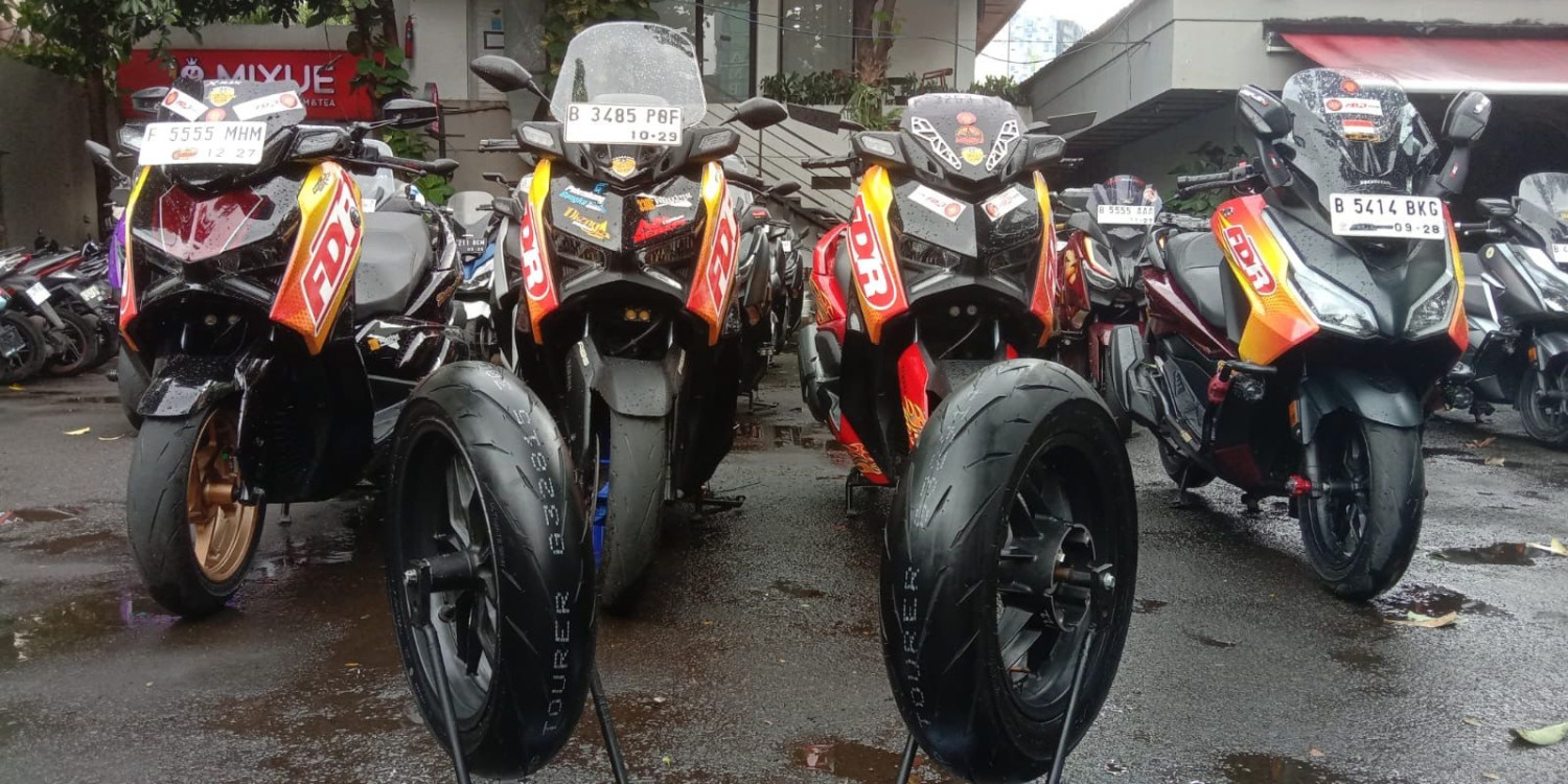 Ban Baru FDR untuk Forza &amp; XMax Ini Tahan Ribuan Kilometer, Ini Buktinya, Pola Tapak &amp; Fitur Fisik: Multistep Pattern hingga Progresif TWI, Diuji Ribuan Kilometer: Touring ke KM 0 Sabang, Kenyamanan Tinggi untuk Touring Panjang, Harga, Ketersediaan, dan Cara Pemesanan