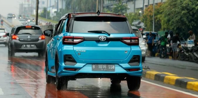 Musim Hujan Tiba! Ini Tips Perawatan Mobil Anda, Dampak Air Hujan pada Mobil, Risiko Kerusakan pada Cat dan Kaca, Pentingnya Perawatan Karet Wiper, Cek Rutin Ban dan Sistem Rem, Perhatikan Interior Mobil Saat Basah, Cegah Kerusakan Komponen Mesin, Jangan Langsung Lap Setelah Hujan, Rutin Membersihkan Kaki-Kaki Mobil, Simpan Mobil di Area Tertutup