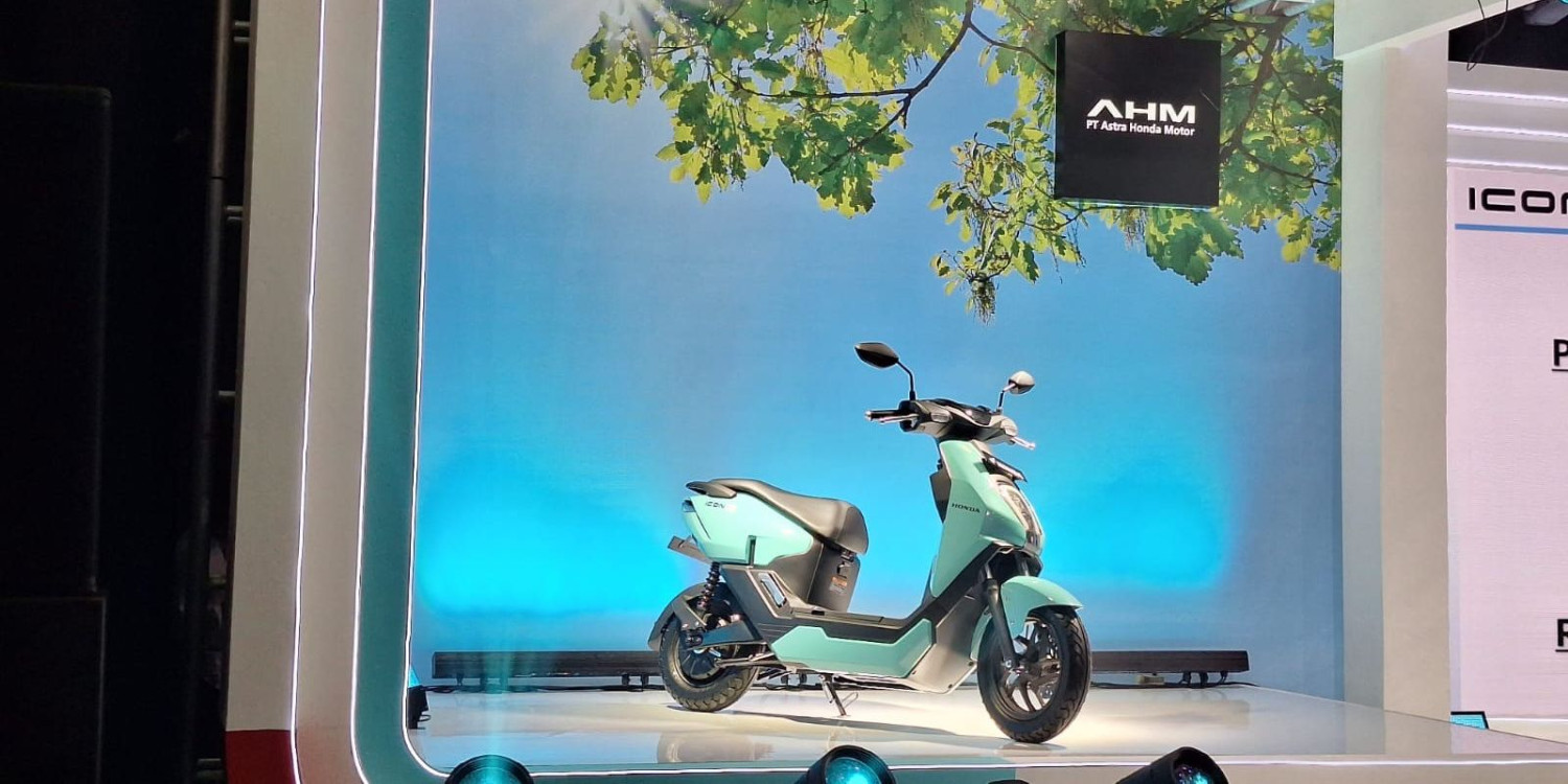 Tips Merawat Motor Listrik di Cuaca Ekstrem agar Tetap Aman dan Optimal, 1. Jaga Kebersihan Motor Secara Berkala, 2. Periksa Kabel dan Konektor agar Tidak Korslet, 3. Rutin Cek Komponen Mekanis dan Sistem Rem, 4. Lakukan Pengisian Baterai Sesuai Aturan Pabrik, 5. Hindari Paparan Suhu Ekstrem pada Baterai, 6. Gunakan Pelumas pada Komponen Mekanis, 7. Servis Berkala untuk Mencegah Kerusakan Besar, 8. Cuaca Ekstrem Mengganggu Kinerja Baterai, 9. Jarak Tempuh Menurun Akibat Cuaca, 10. Performa Motor Terganggu Saat Suhu Tidak Stabil, 11. Lindungi Komponen Elektronik dari Air dan Panas, 12. Terapkan Solusi Sederhana untuk Cuaca Tak Menentu