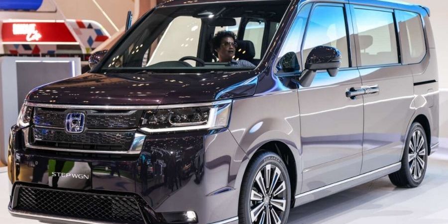 Bakal Jadi Primadona di GIIAS 2025? Honda StepWGN e:HEV Bawa Fitur CR-V dan Civic Sekaligus!, Spesifikasi dan Fitur Unggulan, Peluncuran dan Lokasi GIIAS 2025, Harga dan Pre-order, Persaingan di Pasar MPV