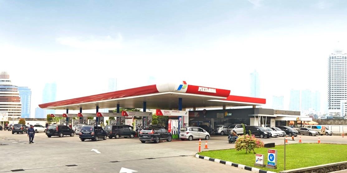 Tips Menghemat Bensin Mobil Saat Berkendara Jarak Jauh yang Efektif, Wajib Tahu! Kenapa Efisiensi Bahan Bakar Itu Penting, Terapkan Teknik Berkendara Hemat BBM, Ini Efek Nyatanya!, Maksimalkan Fitur Eco Mode dan Cruise Control, Jangan Abaikan Aerodinamika Mobil, Strategi Cerdas: Rencanakan Rute dan Waktu Perjalanan, Pilih Mobil yang Irit Bensin Sejak Awal, Tips Sederhana yang Berdampak Besar untuk Hemat BBM, Tekanan Ban Optimal = Bensin Lebih Irit, Jangan Angkut Barang Tak Perlu Saat Perjalanan, Rawat Komponen Ini agar Mobil Tak Boros Bensin, Bijak Gunakan AC, Jangan Sampai Boros Bensin